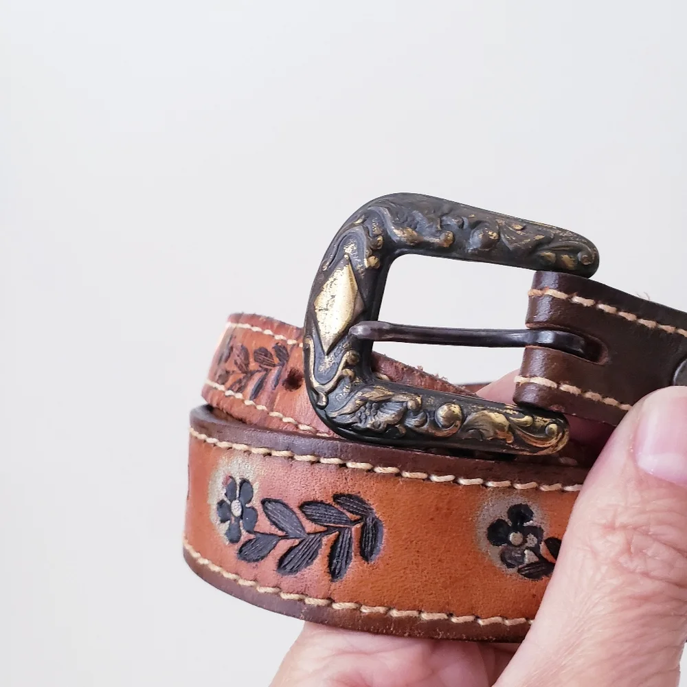 Vintage Tan Floral Embossed Leather Belt - Picture 5 of 9